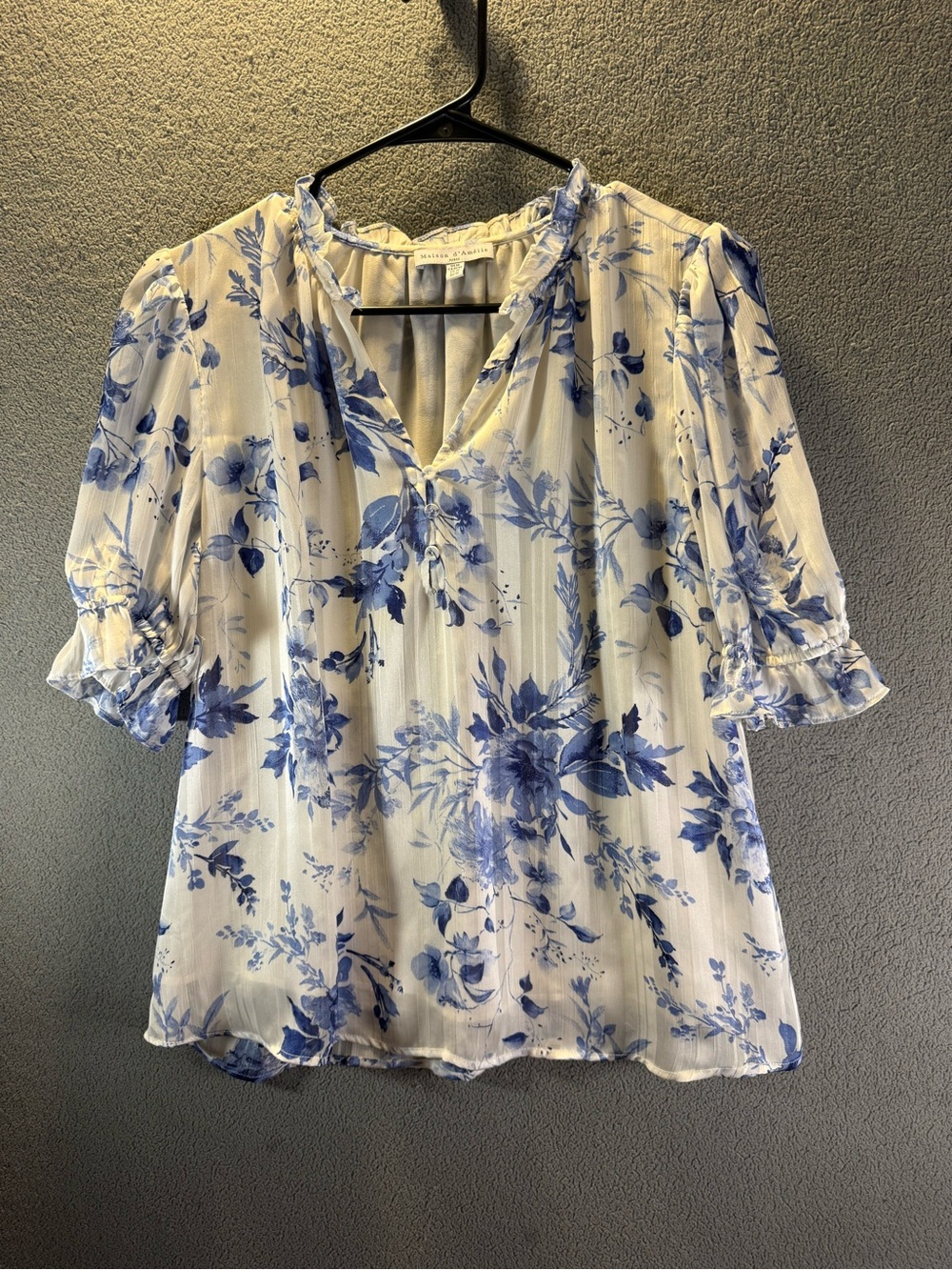 Blue Floral Ruffle V-Neck Blouse - Women's White & Blue Top